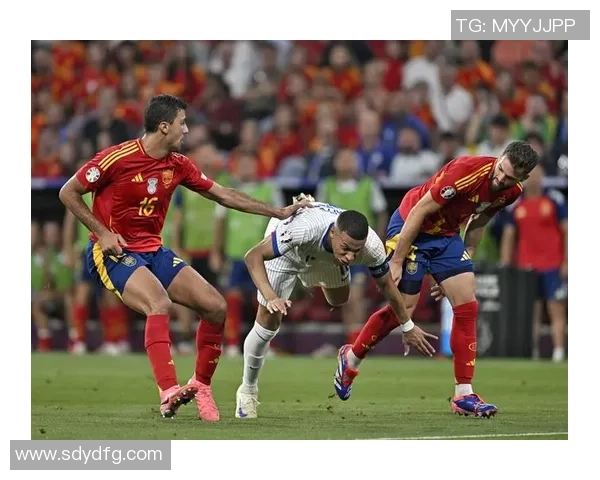 足球明星受伤背后的故事与伤情解析：探秘各类常见足球伤病