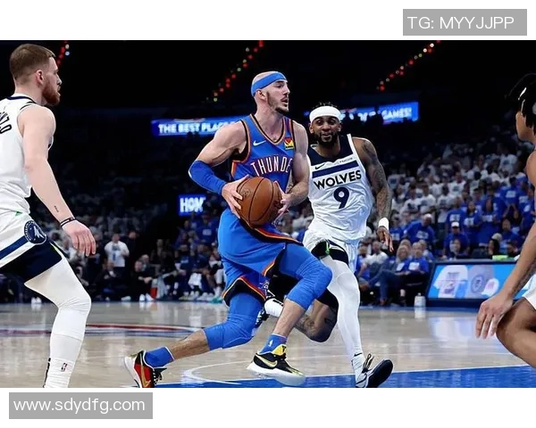 NBA球星跨界挑战足球场展现惊人技巧和激情比赛 NBA球星跨界挑战足球场展现惊人技巧和激情比赛