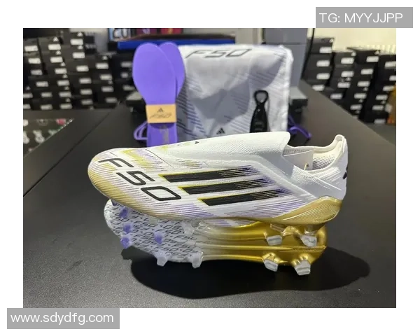 球星同款足球鞋最新款式曝光,尽显个性与竞技魅力 球星同款足球鞋最新款式曝光,尽显个性与竞技魅力